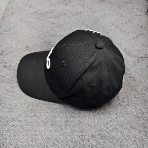 ALO Yoga Lightweight Baseball Cap | Moisture-Wicking & Adjustable Fit - Picture 3 of 6